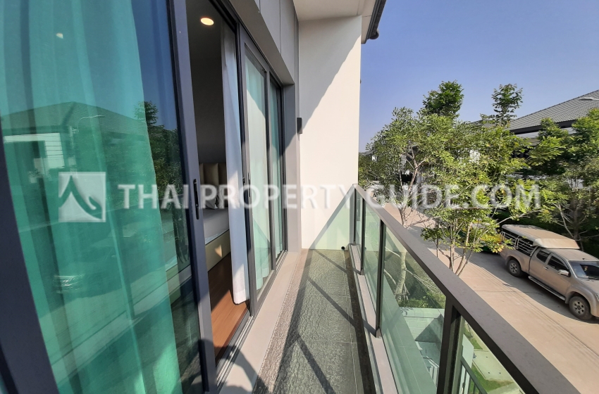 House with Shared Pool in Bangnatrad 